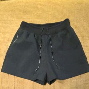 Nike Sportswear Tech Pack Women's Woven Shorts Black Size Medium M 932111-010